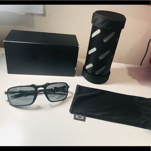 Men’s Polarized Oakley Sunglasses